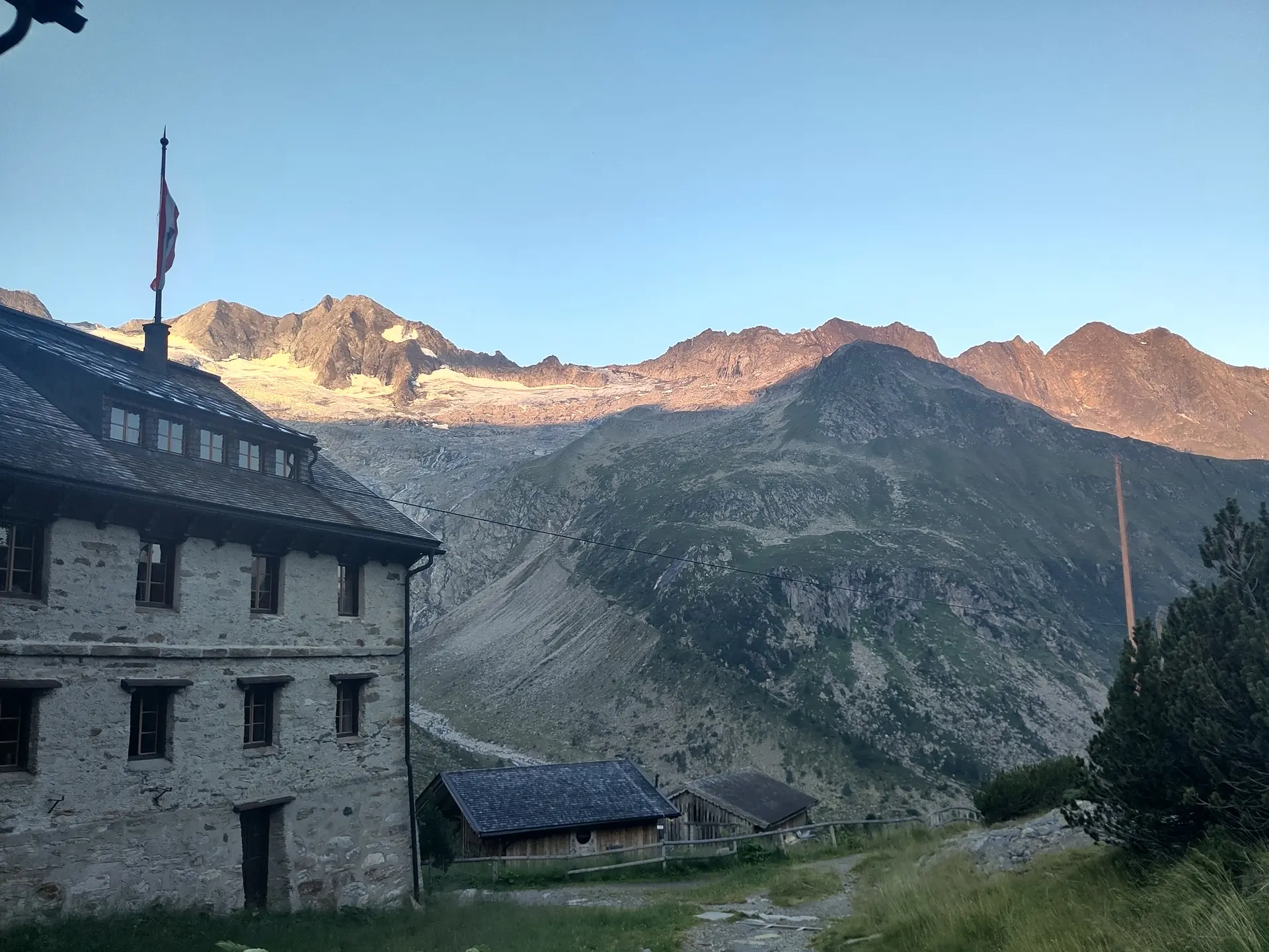 © (DAV-Gangkofen) Morgenstimmung auf der Berlinerhütte