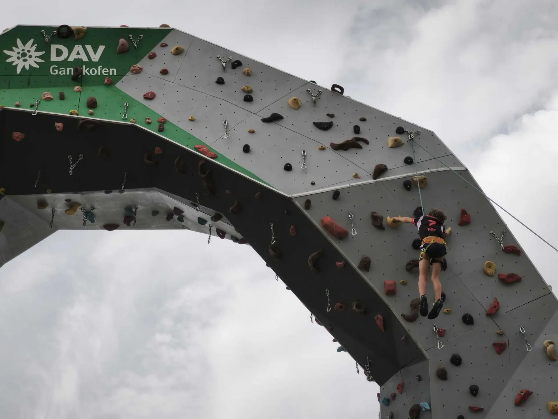 © (DAV Gangkofen) Kletterzwerge am Turm