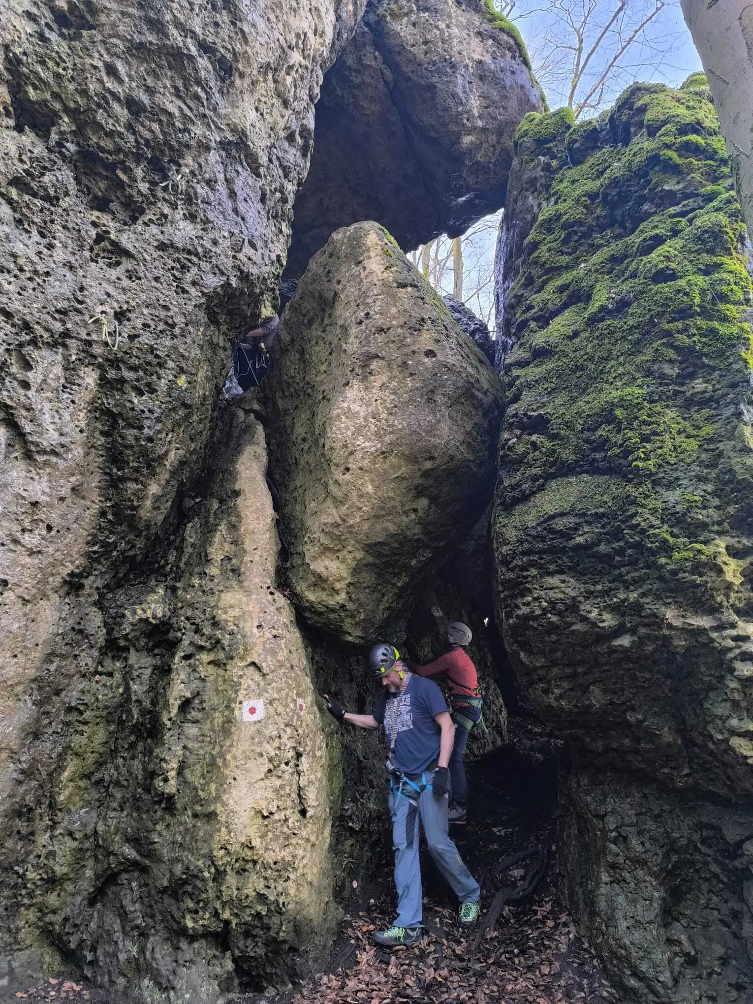 KS Höhenglücksteig | © DAV Gangkofen/Alwin Galler_KS Höhenglücksteig_Frankenkammer_Abstieg durch die Höhle