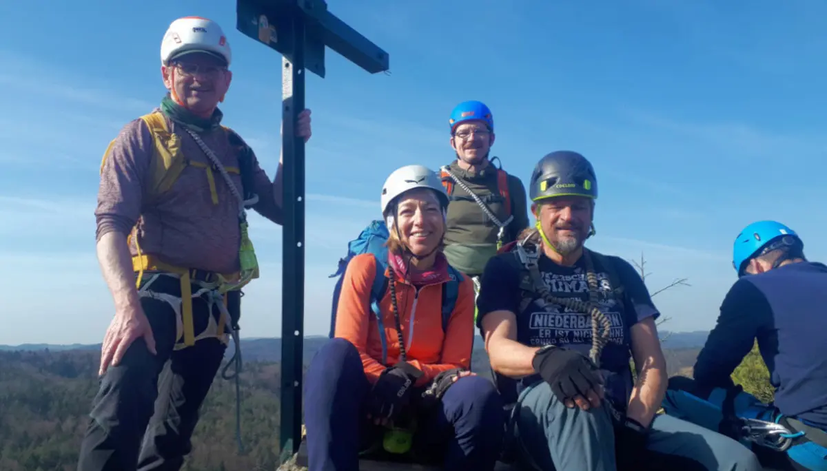 KS Höhenglücksteig | © DAV Gangkofen/Alwin Galler_KS Höhenglücksteig_Am Gipfel des Luginsland