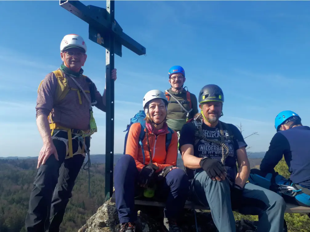 KS Höhenglücksteig | © DAV Gangkofen/Alwin Galler_KS Höhenglücksteig_Am Gipfel des Luginsland