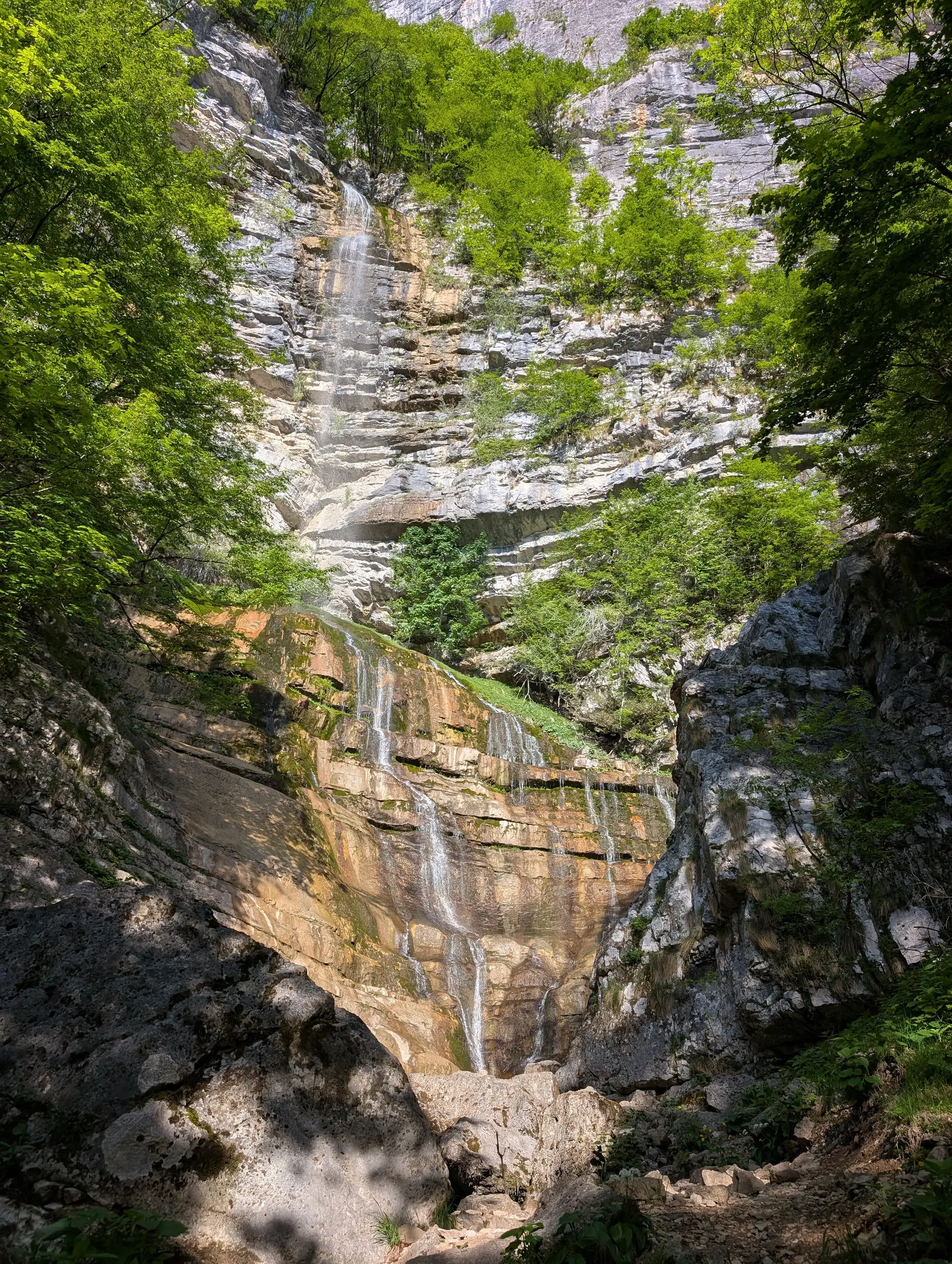 Klettersteige_4-Tage Gardase | © DAV Gangkofen/Martin Götz_Klettersteige_4-Tage Gardasee_KS Gardasee_3. Tag_KS Gerardo Sega_Zustieg_Wasserfall