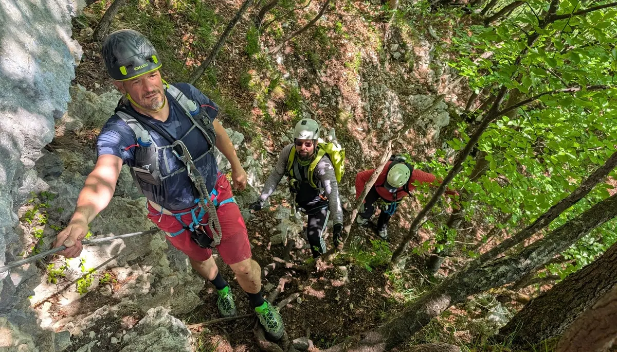 Klettersteige_4-Tage Gardase | © DAV Gangkofen/Martin Götz_Klettersteige_4-Tage Gardasee_KS Gardasee_3. Tag_KS Gerardo Sega_Aufstieg_im ungesicherten Steig