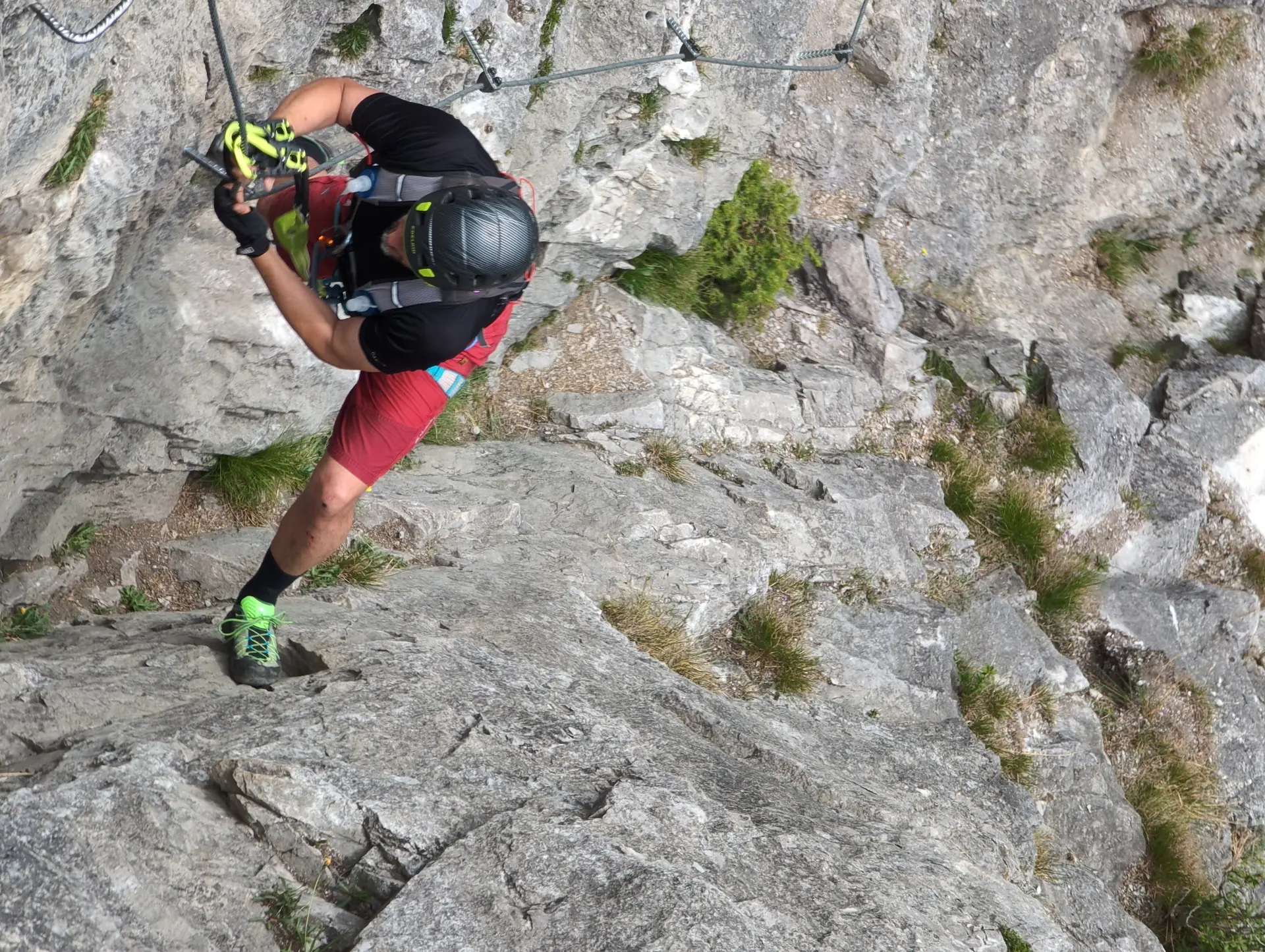 Klettersteige_4-Tage Gardase | © DAV Gangkofen/Martin Götz_Klettersteige_4-Tage Gardasee_KS Gardasee_4. Tag_KS Kaiser Max_Unterer Teil_Aufstieg_Halt an der speckigen Wand