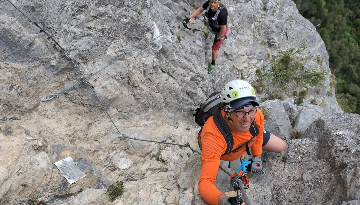 Klettersteige_4-Tage Gardase | © DAV Gangkofen/Martin Götz_Klettersteige_4-Tage Gardasee_KS Gardasee_4. Tag_KS Kaiser Max_Unterer Teil_Aufstieg_Kurz vor der Abzweigung