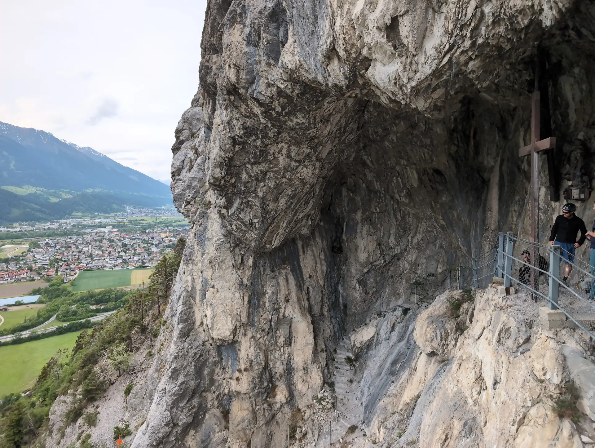 Klettersteige_4-Tage Gardase | © vDAV Gangkofen/Martin Götz_Klettersteige_4-Tage Gardasee_KS Gardasee_4. Tag_KS Kaiser Max_Unterer Teil_Blick in die Grotte
