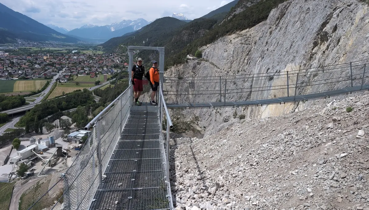Klettersteige_4-Tage Gardase | © DAV Gangkofen/Martin Götz_Klettersteige_4-Tage Gardasee_KS Gardasee_4. Tag_KS Kaiser Max_Unterer Teil_Abstieg_Steg zur Umgehung einer Schuttreiße