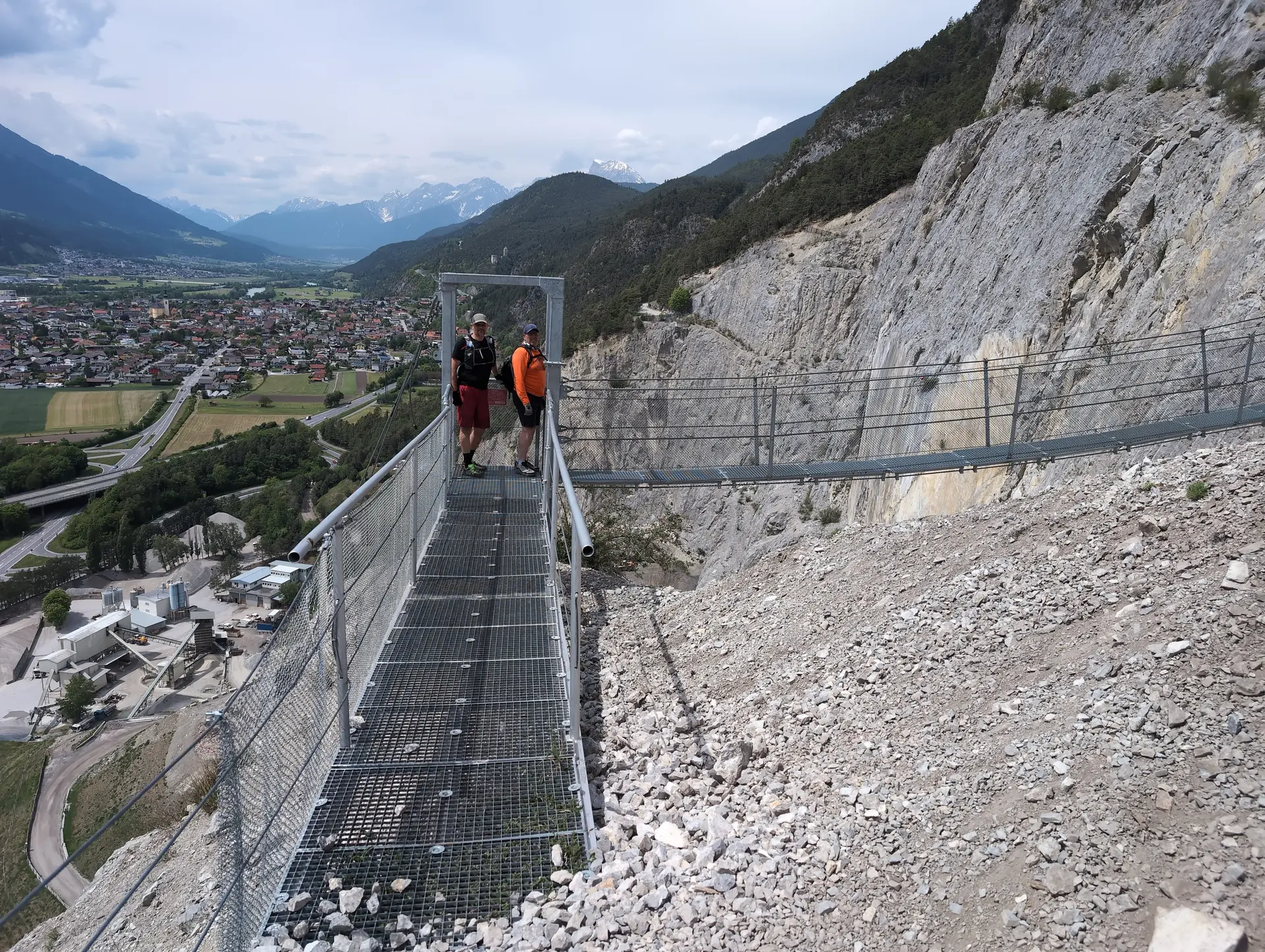 Klettersteige_4-Tage Gardase | © DAV Gangkofen/Martin Götz_Klettersteige_4-Tage Gardasee_KS Gardasee_4. Tag_KS Kaiser Max_Unterer Teil_Abstieg_Steg zur Umgehung einer Schuttreiße