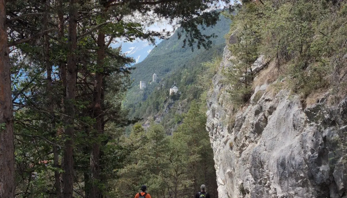 Klettersteige_4-Tage Gardase | © DAV Gangkofen/Martin Götz_Klettersteige_4-Tage Gardasee_KS Gardasee_4. Tag_KS Kaiser Max_Unterer Teil_Rückweg auf Forststraße