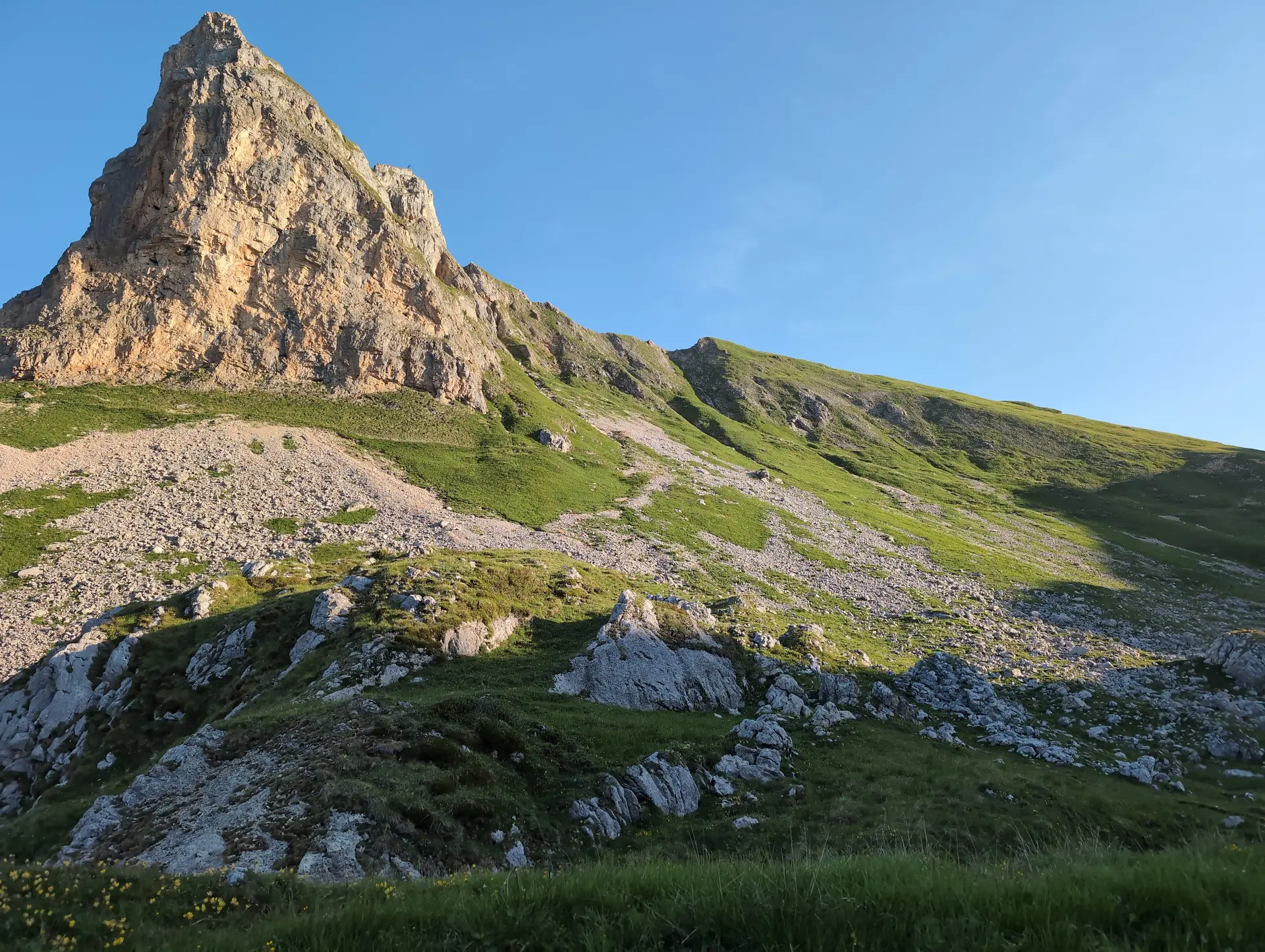 KS 5 Gipfel Rofan Achensee | © DAV Gangkofen/Martin Götz_KS 5 Gipfel_2_Rosskopf_Übergang von der Haidachstellwand
