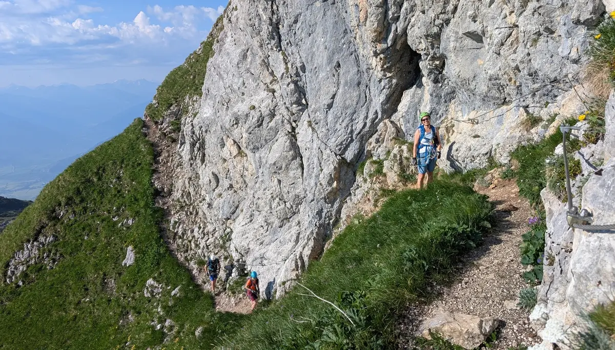 KS 5 Gipfel Rofan Achensee | © DAV Gangkofen/Martin Götz_KS 5 Gipfel_2_Rosskopf_Melanie in der Gehpassage