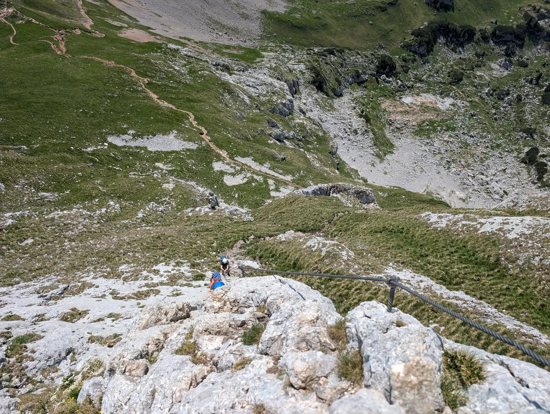 KS 5 Gipfel Rofan Achensee | © DAV Gangkofen/Martin Götz_KS 5 Gipfel_5_Hochiss_Unterer Abschnitt des Klettersteigs_mit Blick auf unseren Rückweg
