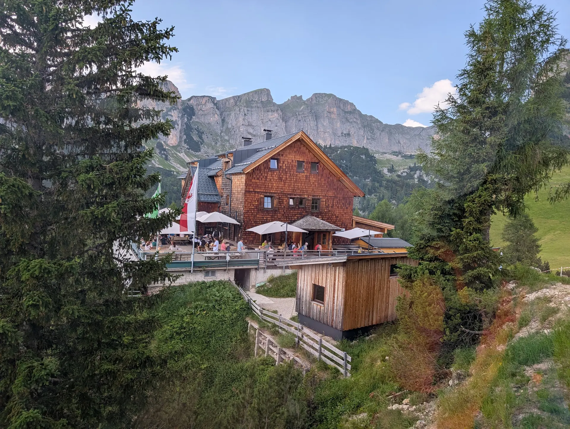 KS 5 Gipfel Rofan Achensee | © DAV Gangkofen/Martin Götz_KS 5 Gipfel_6_Erfurter Hütte am Tag