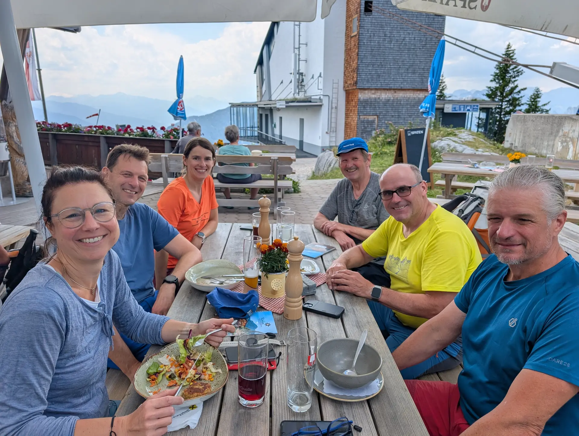 KS 5 Gipfel Rofan Achensee | © DAV Gangkofen/Martin Götz_KS 5 Gipfel_6_Rast im Almstüberl neben der Seilbahn