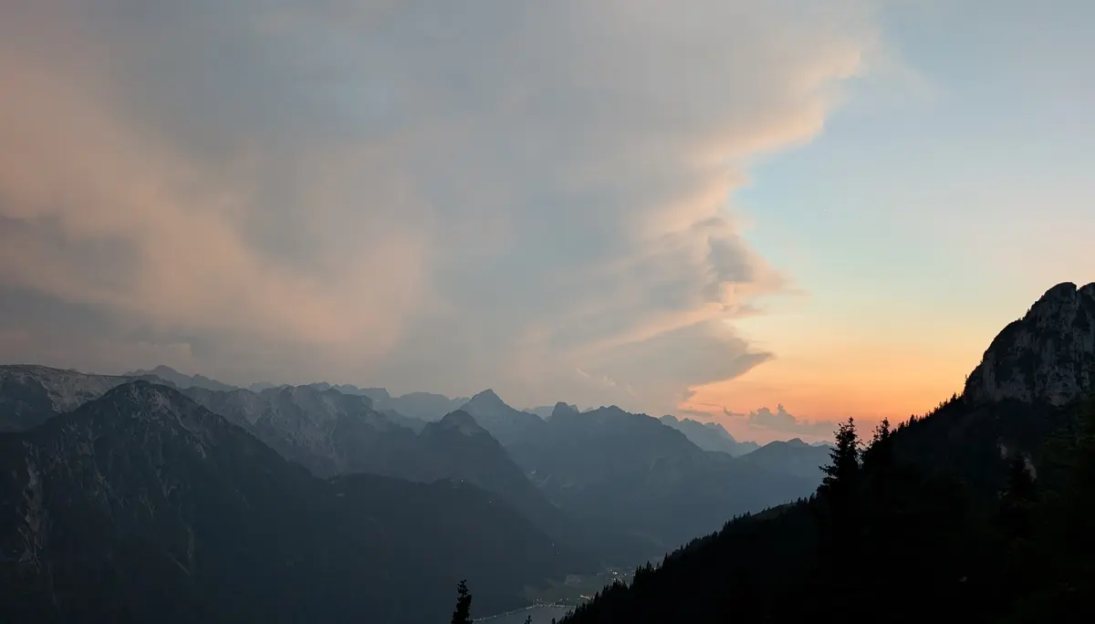 KS 5 Gipfel Rofan Achensee | © DAV Gangkofen/Martin Götz_KS 5 Gipfel_0_Aufziehendes Gewitter im Süden des Achensees