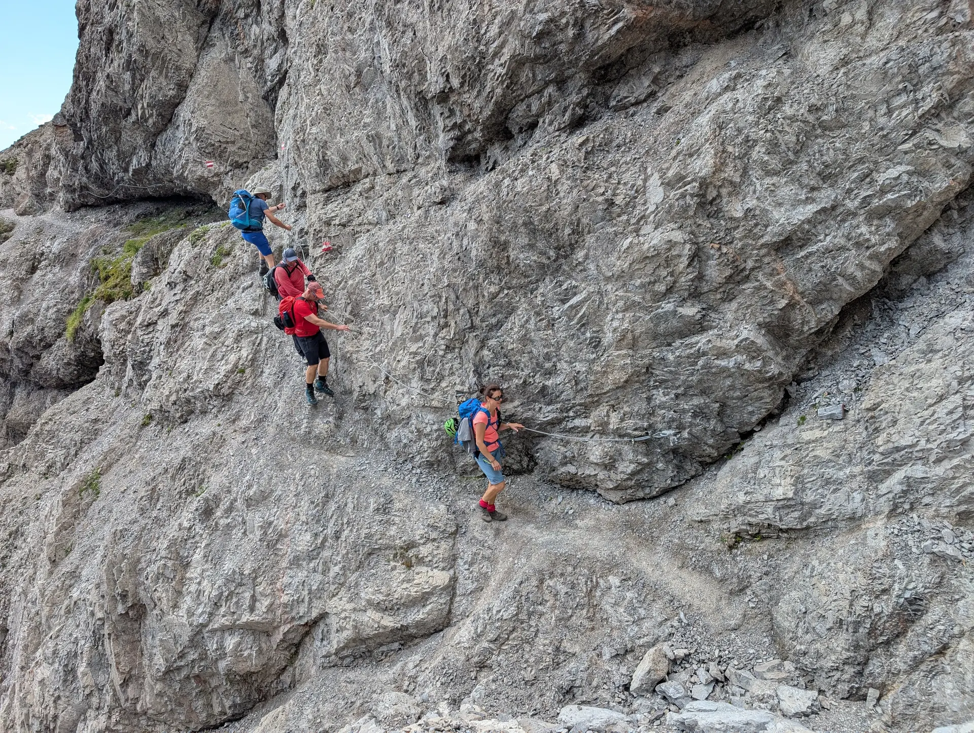 KS Karwendel | © DAV Gangkofen/Martin Götz_KS Karwendel_2.Tag_Freiung Höhenweg_Im Steig_Seilversicherte Stelle