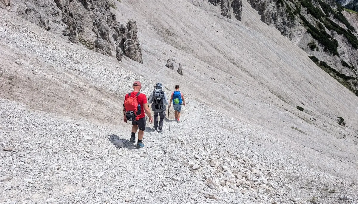 KS Karwendel | © DAV Gangkofen/Martin Götz_KS Karwendel_2.Tag_Freiung Höhenweg_Halbe Gruppe_Auf direktem Weg zum Solsteinhaus