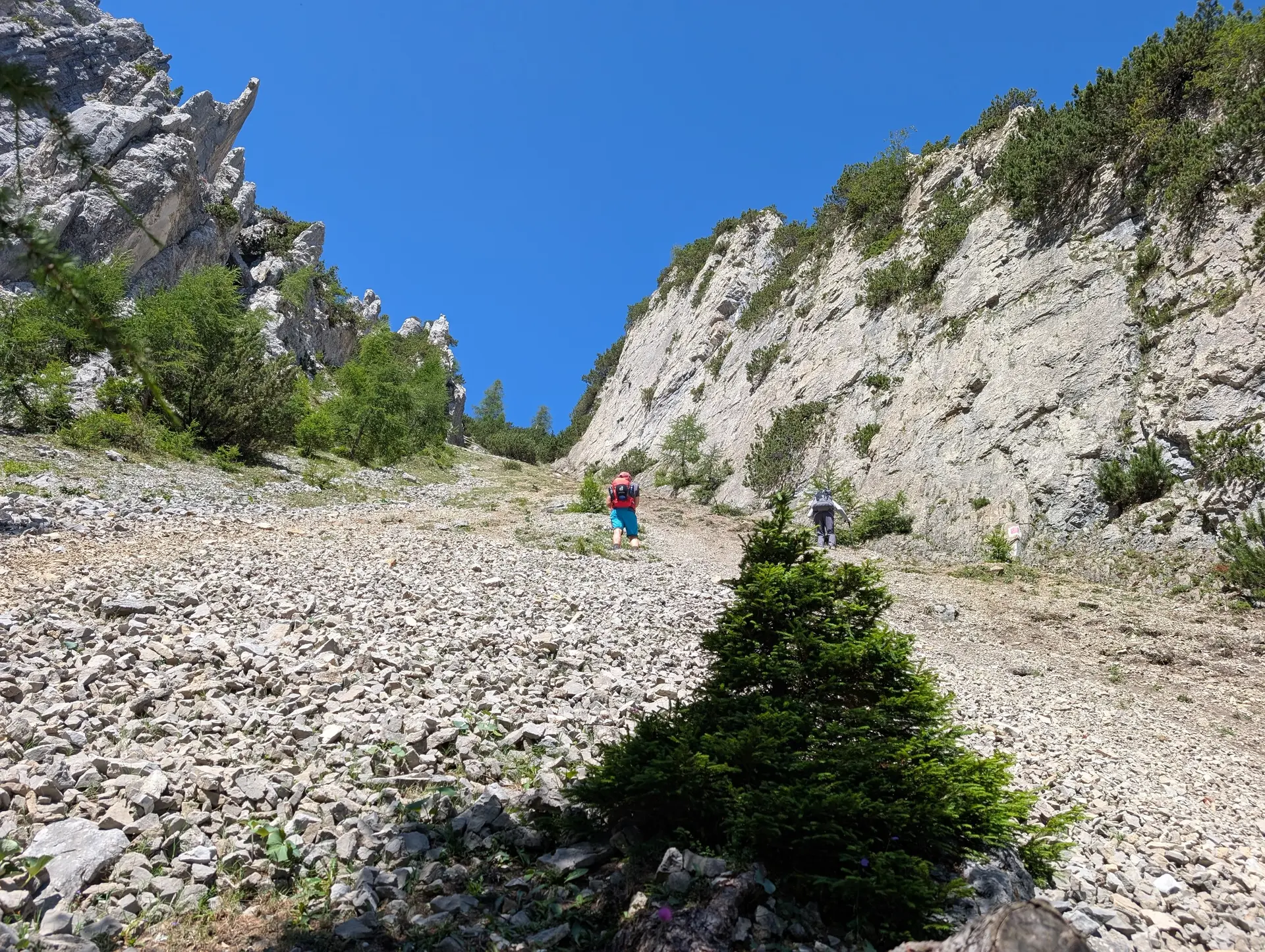 KS Karwendel | © DAV Gangkofen/Martin Götz_KS Karwendel_3.Tag_Gipfelstürmerweg_Steiles Kar im Abstieg