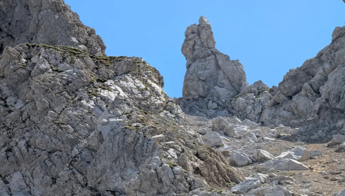 KS Karwendel | © DAV Gangkofen/Martin Götz_KS Karwendel_3.Tag_Gipfelstürmerweg_Erster Blick auf Frau Hitt