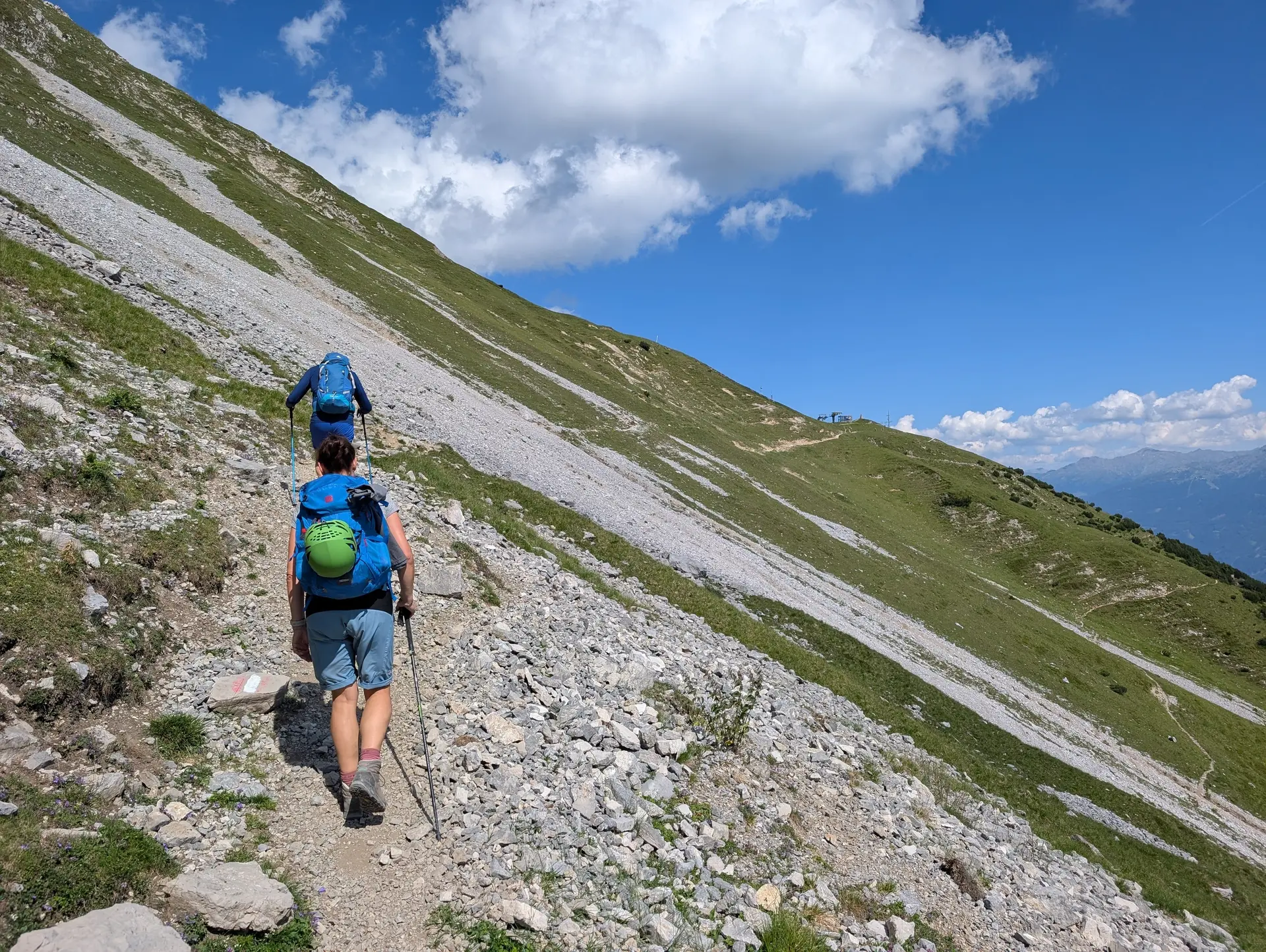 KS Karwendel | © DAV Gangkofen/Martin Götz_KS Karwendel_3.Tag_Abstieg_Auf dem Weg zur Seegrube_Noch ein letzter Gegenanstieg