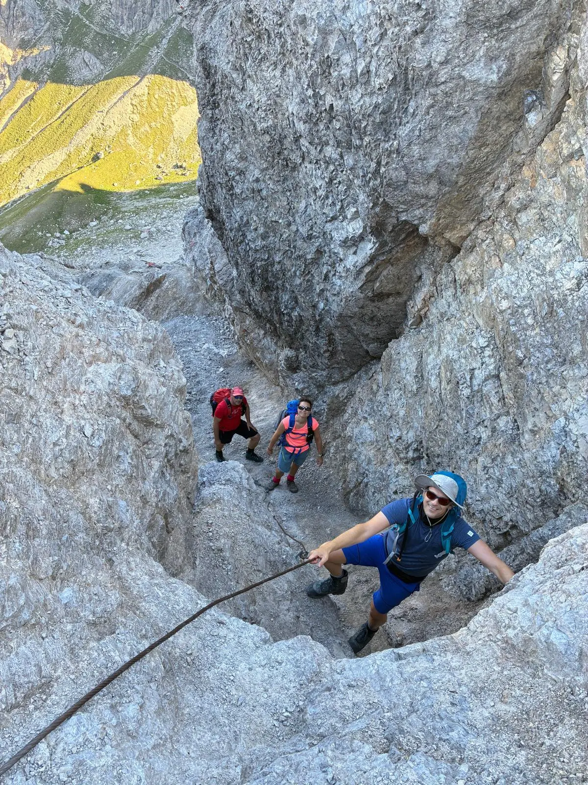 KS Karwendel | © DAV Gangkofen/Jürgen Fedl_KS Karwendel_2.Tag_Freiung Höhenweg_Im Steig_Seilversicherter Aufstieg