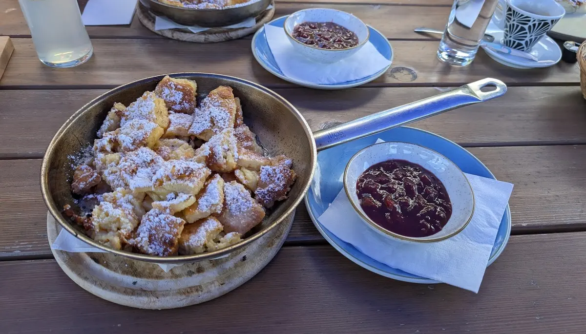 KS Sisi + KS Sophie | © DAV Gangkofen/Martin Götz_KS Sisi_Loserhütte_Mittagspause mit Kaiserschmarrn