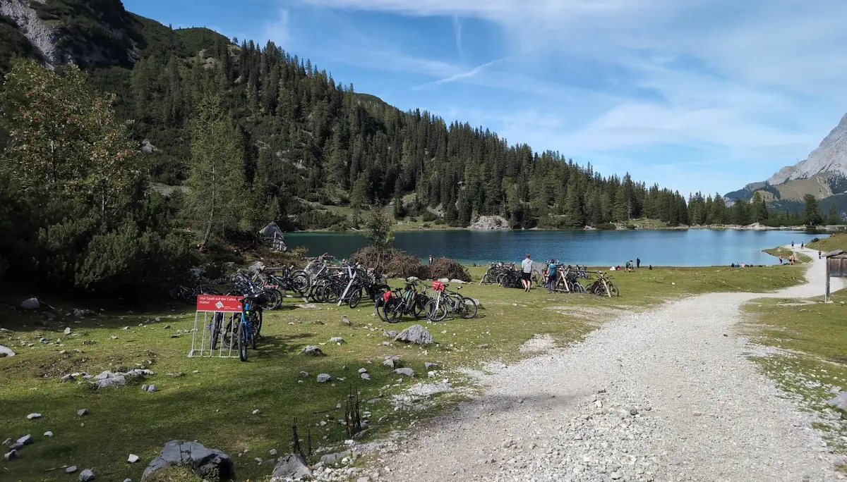 KS Tajakante | © DAV Gangkofen/Martin Götz_KS Mieminger Gebirge_KS Tajakante_Abstieg_Vorbei am Seebensee_jetzt Fahrrad-Parkplatz