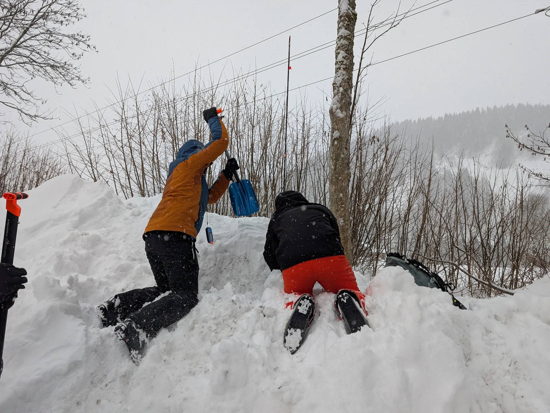 LVS-Kurs für Schneeschuhgeher | © DAV Gangkofen/Martin Götz - LVS-Kurs für Schneeschuhgeher - Graben