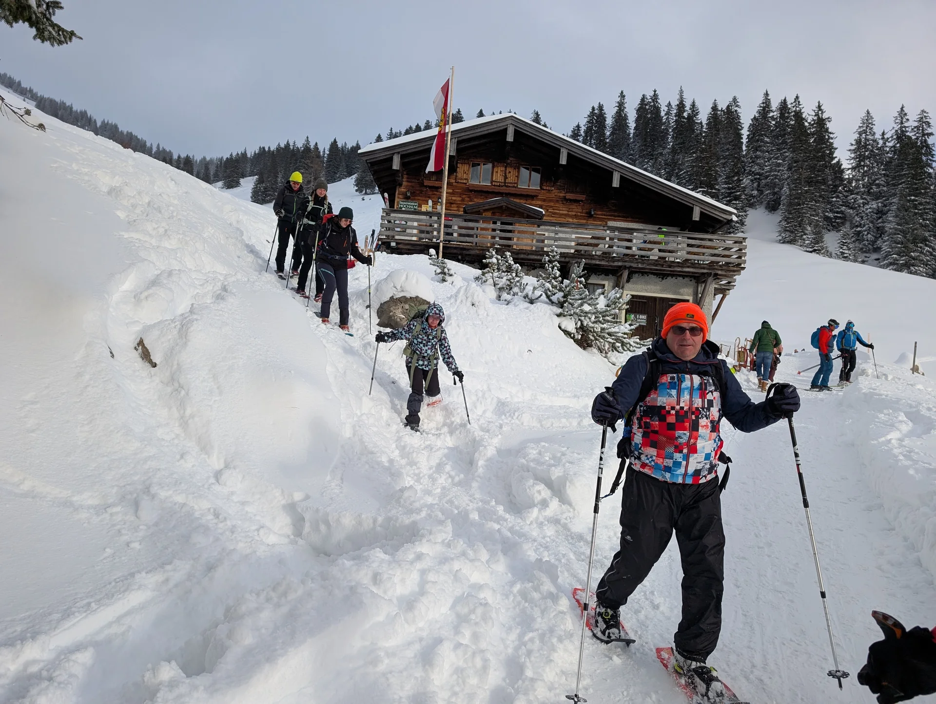 LVS-Kurs - Schneeschuhtour zum Peitingköpfl | © DAV Gangkofen/Martin Götz - LVS-Kurs - Schneeschuhtour zum Peitingköpfl - Beim Verlassen der Hochalm