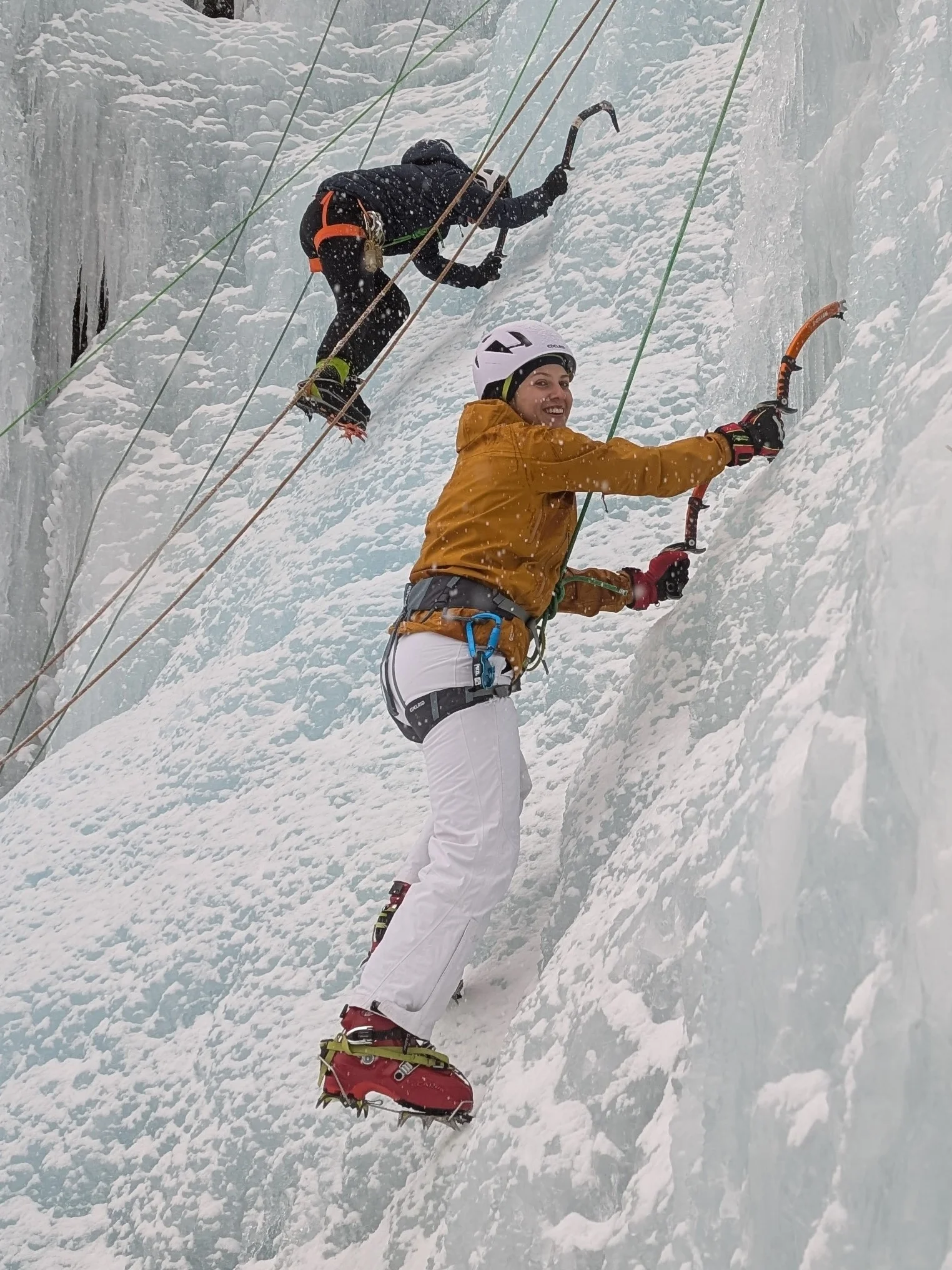 EK Eiskletterkurs Eispark Osttirol | © DAV Gangkofen/Martin Götz - Eiskletterkurs - Jennifer in Action