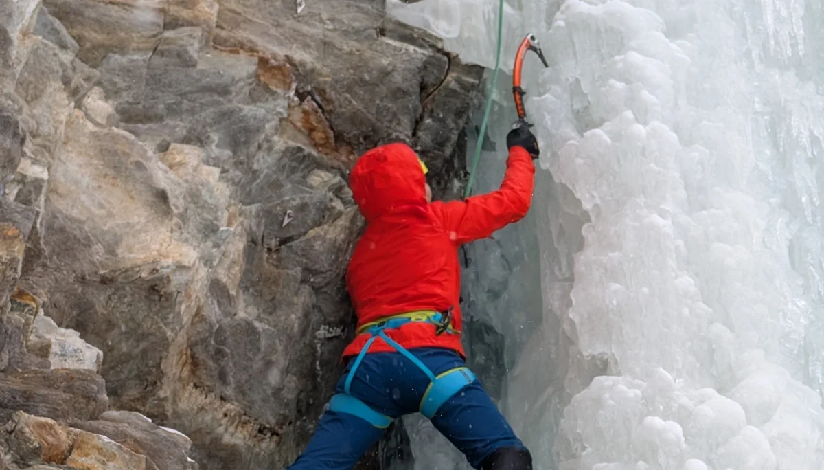 EK Eiskletterkurs Eispark Osttirol | © DAV Gangkofen/Martin Götz - Eiskletterkurs - Monika in Action