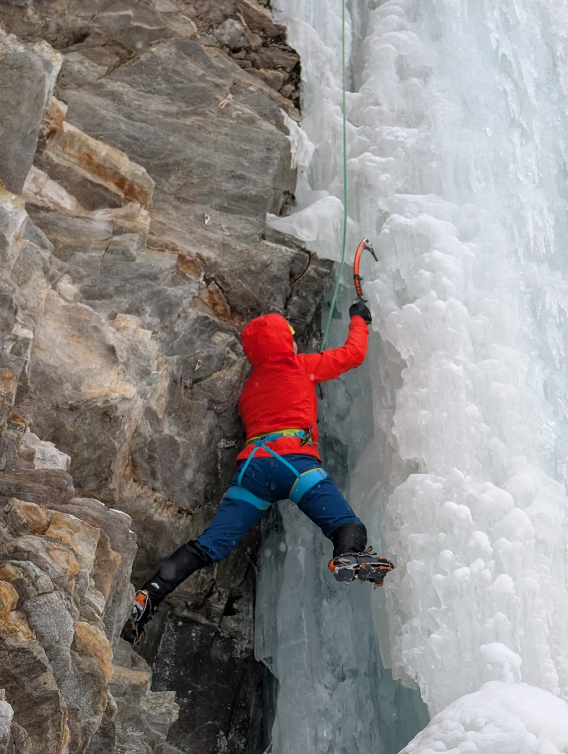 EK Eiskletterkurs Eispark Osttirol | © DAV Gangkofen/Martin Götz - Eiskletterkurs - Monika in Action