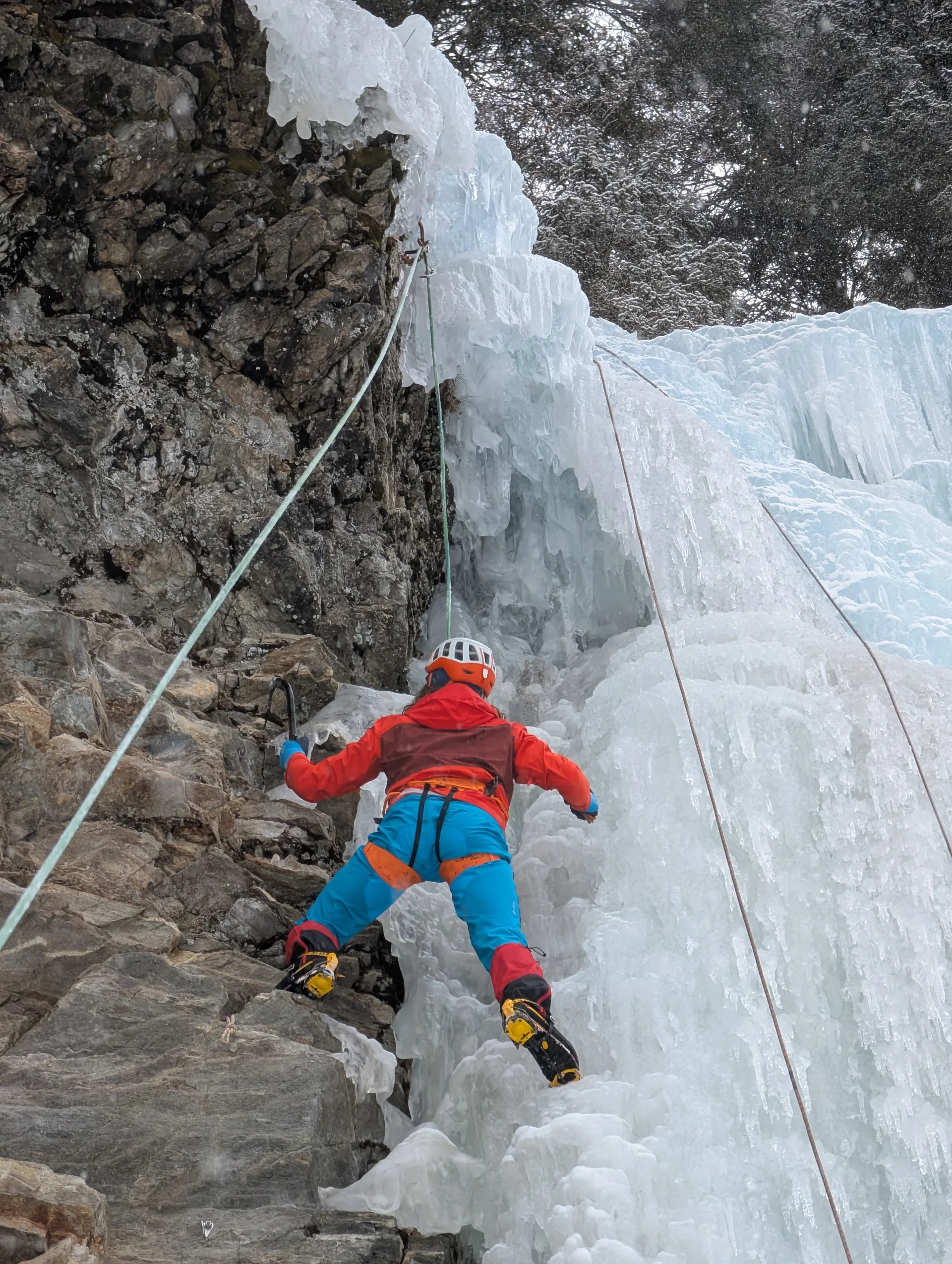 EK Eiskletterkurs Eispark Osttirol | © DAV Gangkofen/Martin Götz - Eiskletterkurs - Pablo in Action