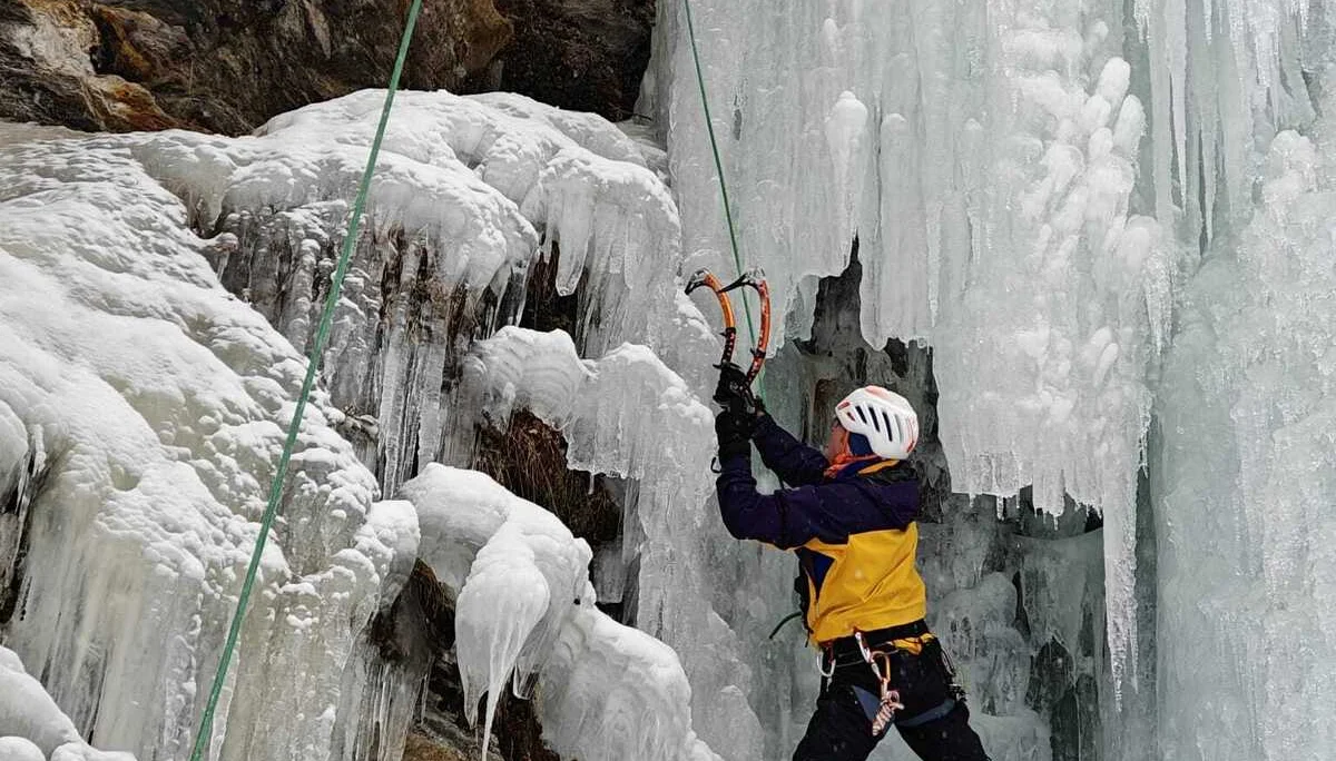 EK Eiskletterkurs Eispark Osttirol | © DAV Gangkofen/Leon Sendlinger - Eiskletterkurs - Martin in Action