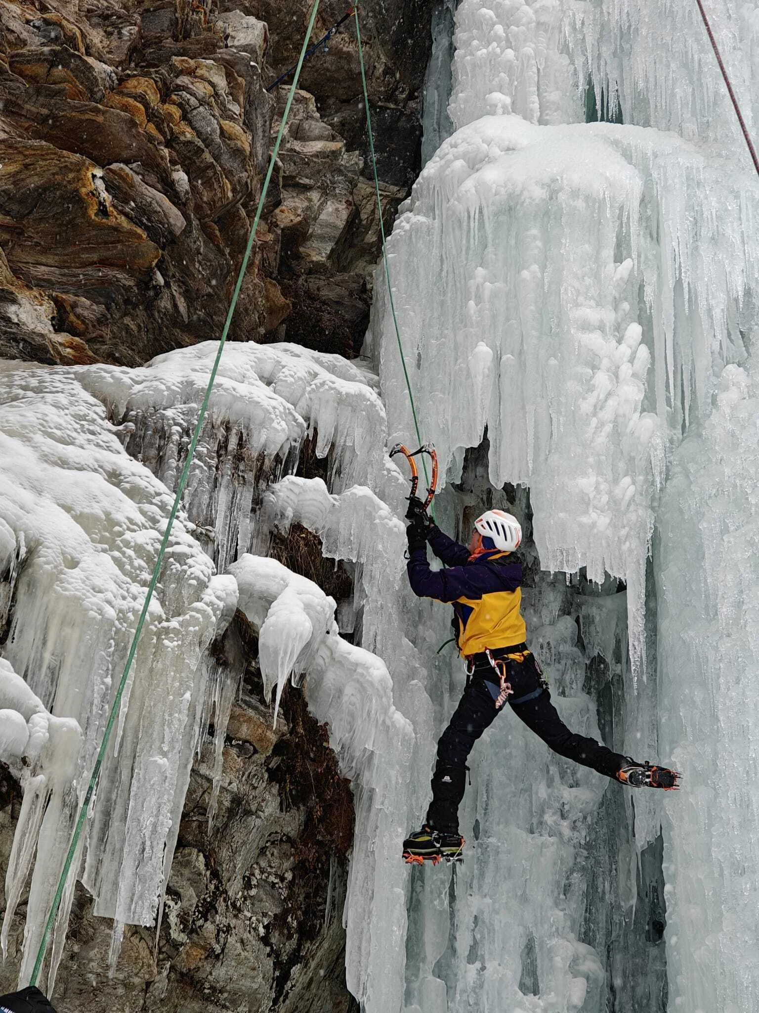 EK Eiskletterkurs Eispark Osttirol | © DAV Gangkofen/Leon Sendlinger - Eiskletterkurs - Martin in Action