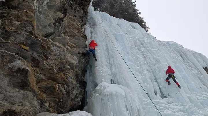 EK Eiskletterkurs Eispark Osttirol | © DAV Gangkofen/Martin Götz - Eiskletterkurs - Mixed Route