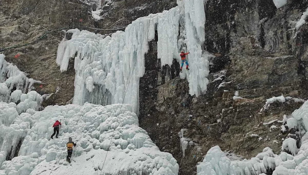 EK Eiskletterkurs Eispark Osttirol | © DAV Gangkofen/Leon Sendlinger - Eiskletterkurs - Mixed Routen