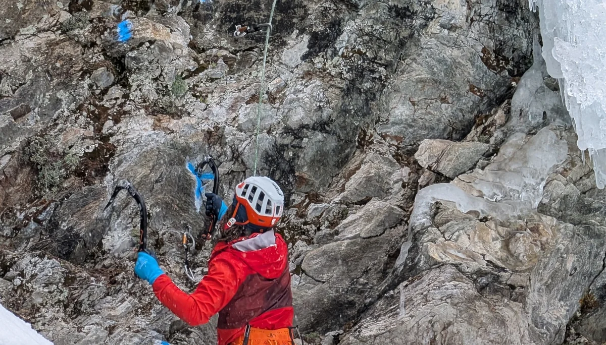 EK Eiskletterkurs Eispark Osttirol | © DAV Gangkofen/Martin Götz - Eiskletterkurs - Pablo in einer Mixed Route