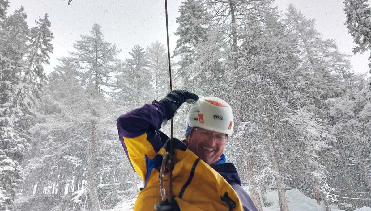 EK Eiskletterkurs Eispark Osttirol | © DAV Gangkofen/Tobias Stampfl - Eiskletterkurs - Martin beim Abseilen