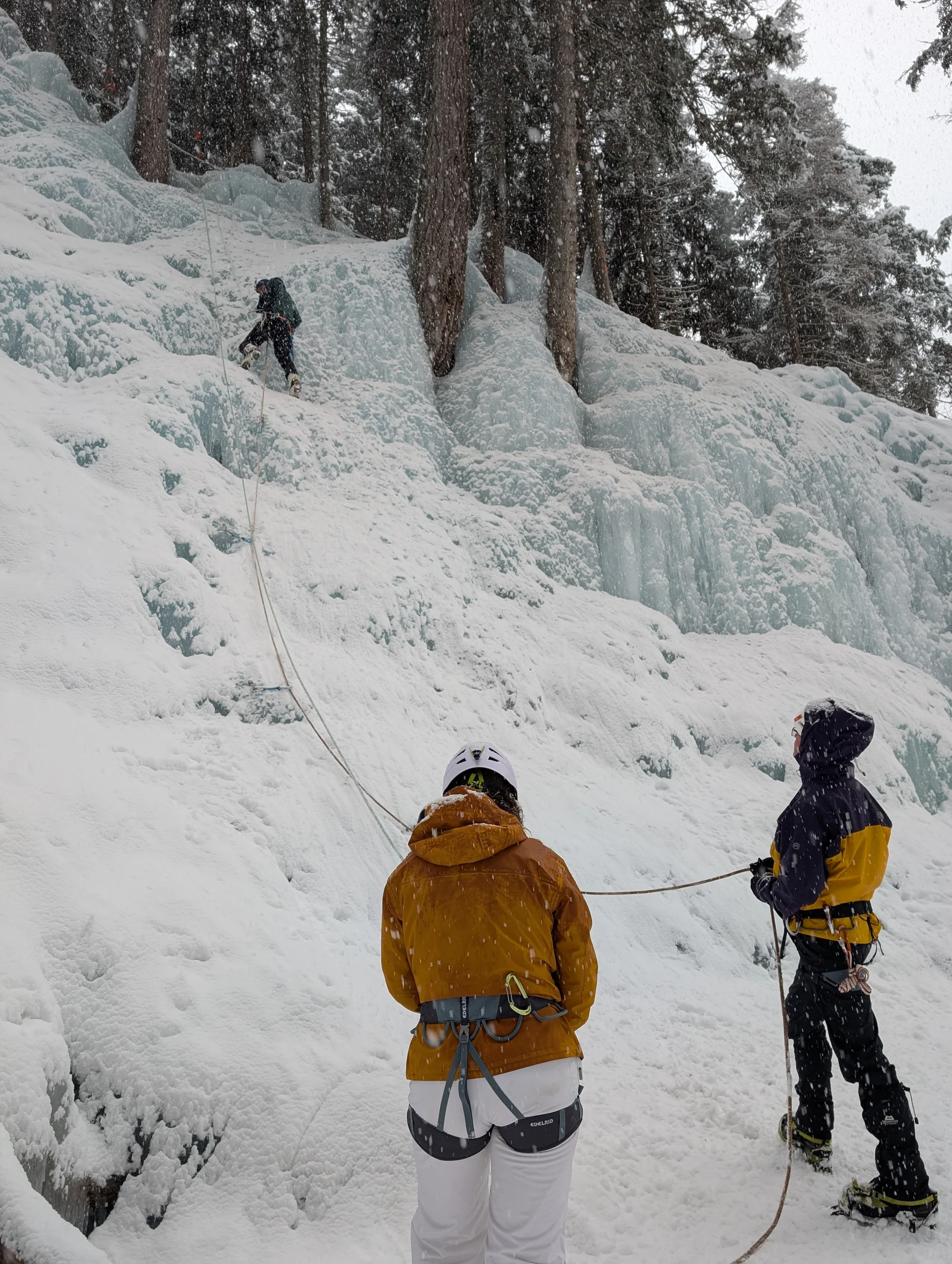 EK Eiskletterkurs Eispark Osttirol | © DAV Gangkofen/Martin Götz - Eiskletterkurs - gesicherter Vorstieg
