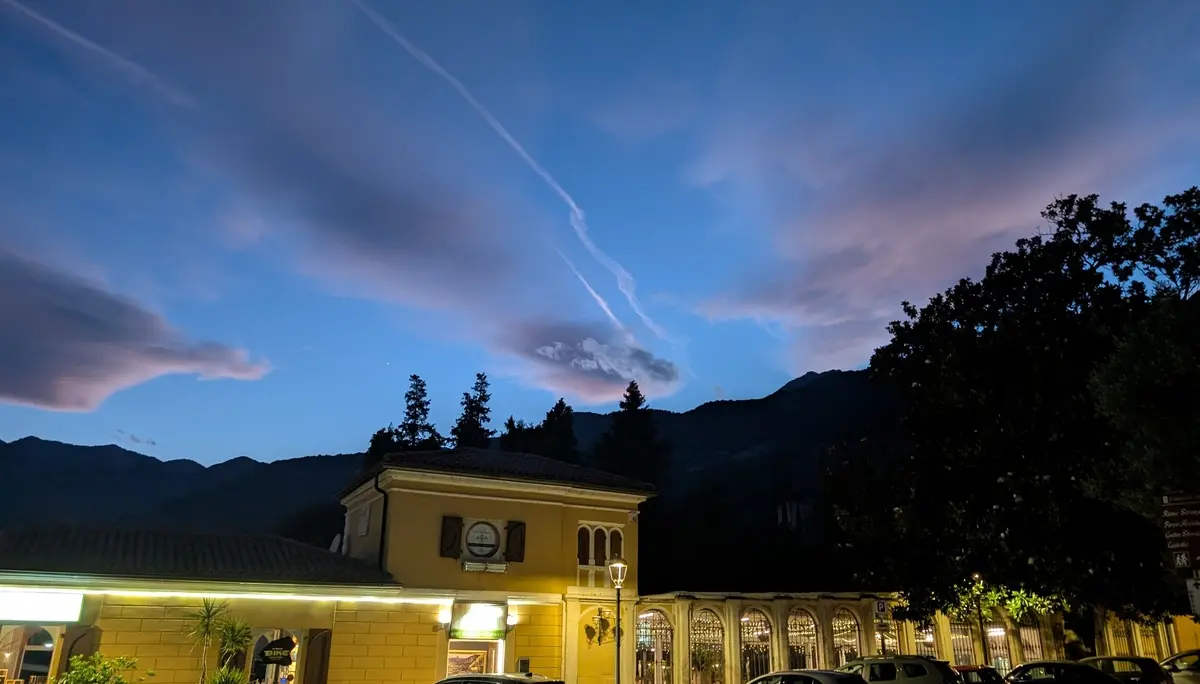 KS Einführungskurs I | © DAV Gangkofen/Martin Götz_KS Einführungskurs I_1.Tag_Abendleuchten über unserem Restaurant