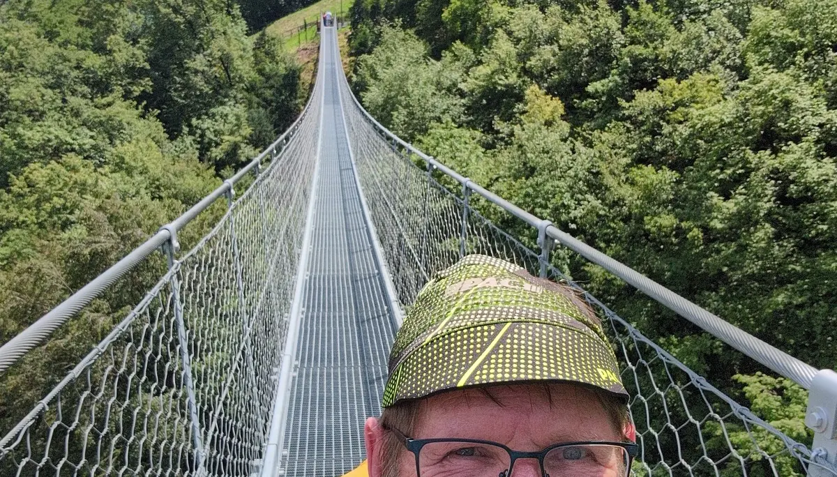 KS Einführungskurs I | © DAV Gangkofen/Martin Götz_KS Einführungskurs I_3.Tag_KS Val del Ri_Seilbrücke auf dem Rückweg