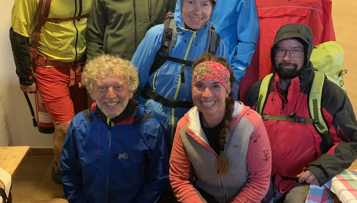 © (DAV Gangkofen) Umweltbaustelle Gleiwitzer Hütte, Abschiedsfoto mit Hüttenwirtin Silke
