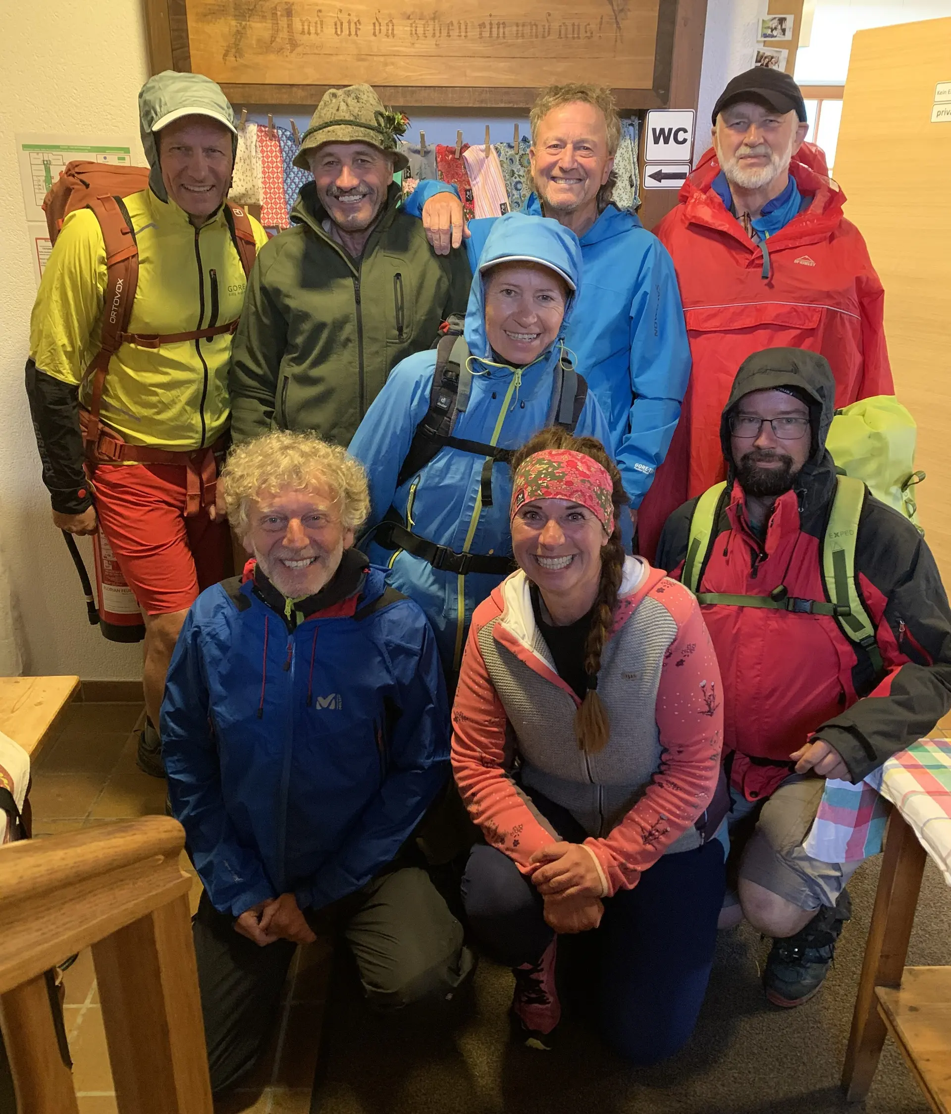 © (DAV Gangkofen) Umweltbaustelle Gleiwitzer Hütte, Abschiedsfoto mit Hüttenwirtin Silke