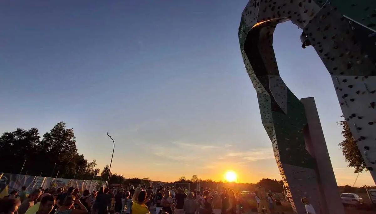 © DAV Gangkofen Sonnenfinsternis am Kletterturm