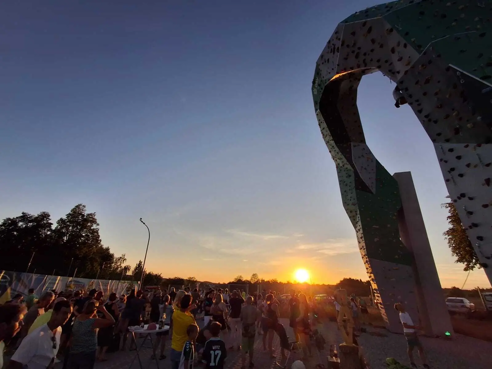 © DAV Gangkofen Sonnenfinsternis am Kletterturm