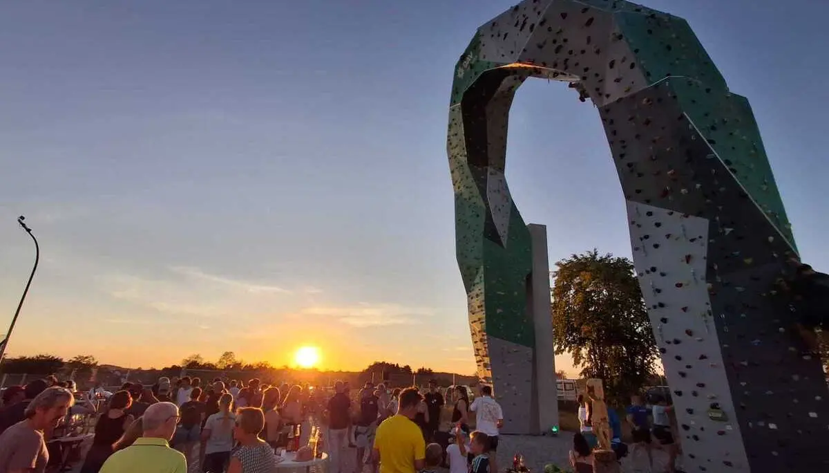 © DAV Gangkofen Sonnenfinsternis am Kletterturm