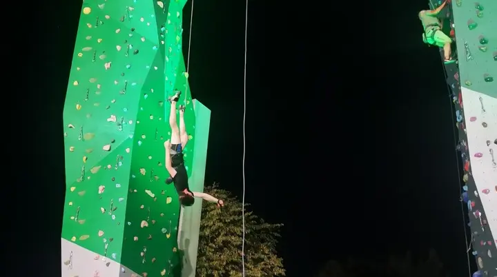 © DAV Gangkofen Sonnenfinsternis am Kletterturm