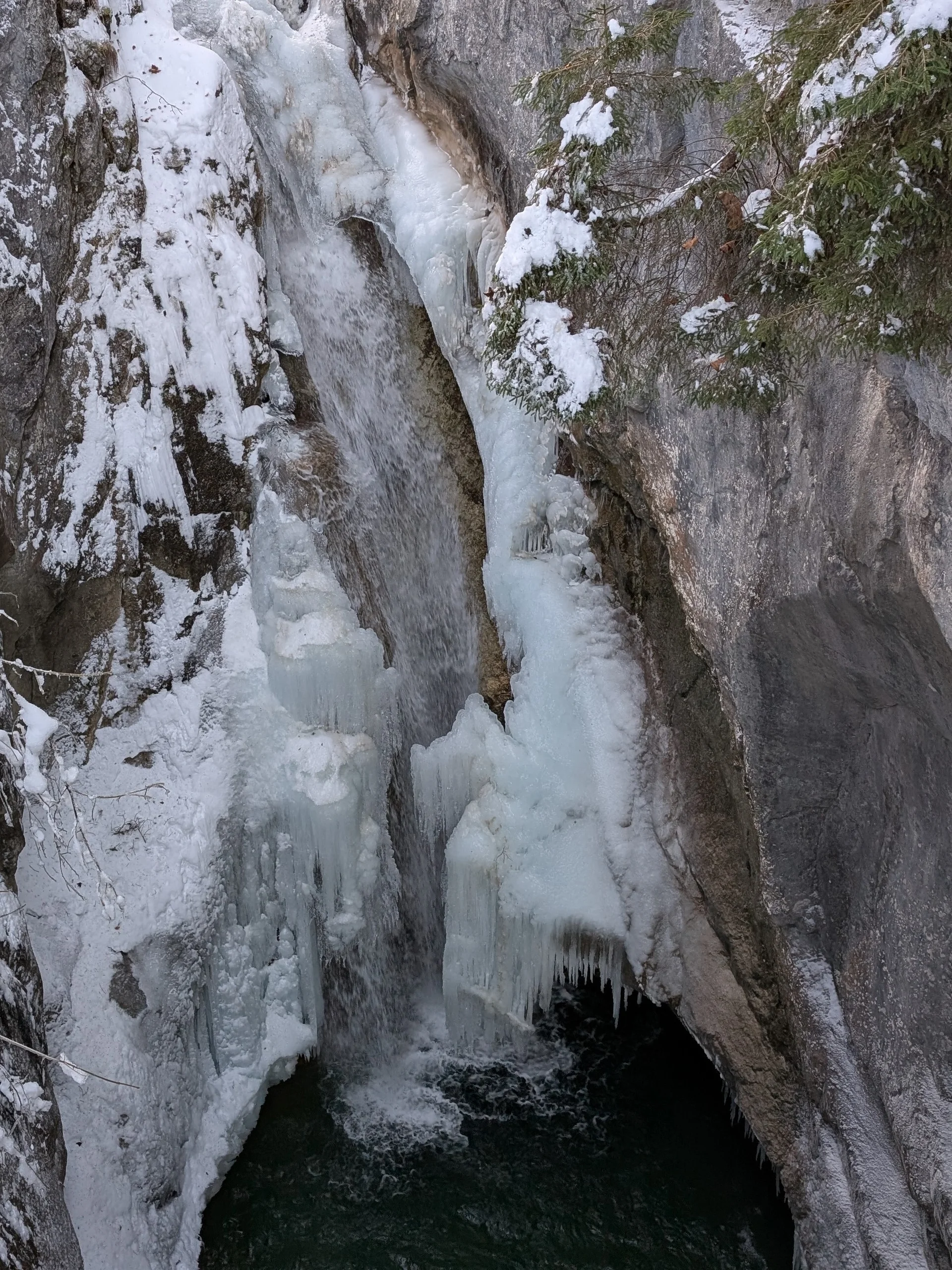SSW Wildalpjoch | © DAV Gangkofen/Martin Götz - SSW Wildalpjoch - Wasserfall Tatzelwurm