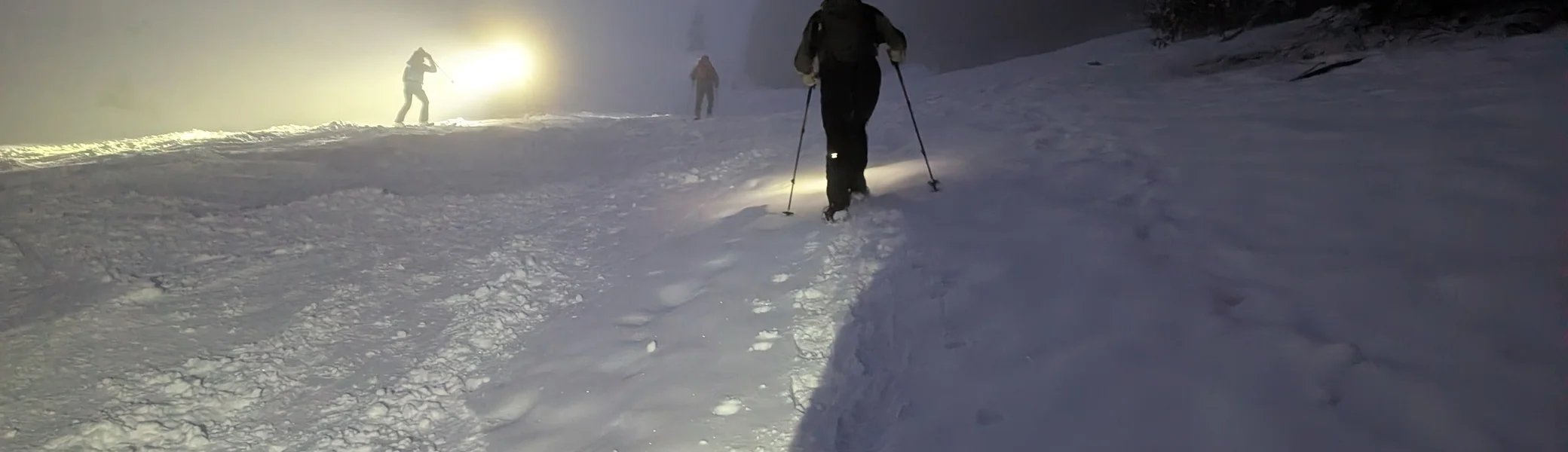 SSW Unternberg (Abendtour) | © DAV Gangkofen/Martin Götz - SSW Unternberg (Abendtour) - Aufstieg mit Stirnlampe und Gegenverkehr